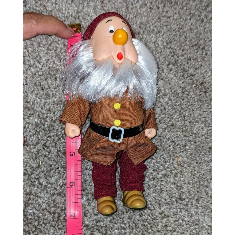 Disney Snow White Sneezy Doll Vintage Collectible Figure Toy in Box‎